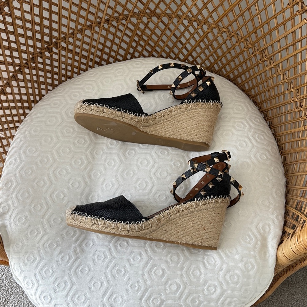 Valentino Rockstud Black and Tan Espadrille Sandals. Excellent condition. - Picture 4 of 6